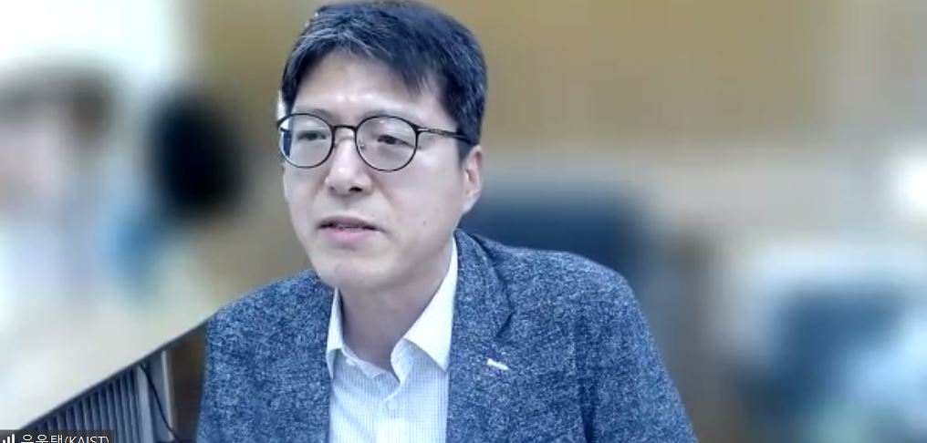 토론 발표중인 우운택 KAIST 문화기술대학원 교수 (사진=국회의원 조승래 유튜브)