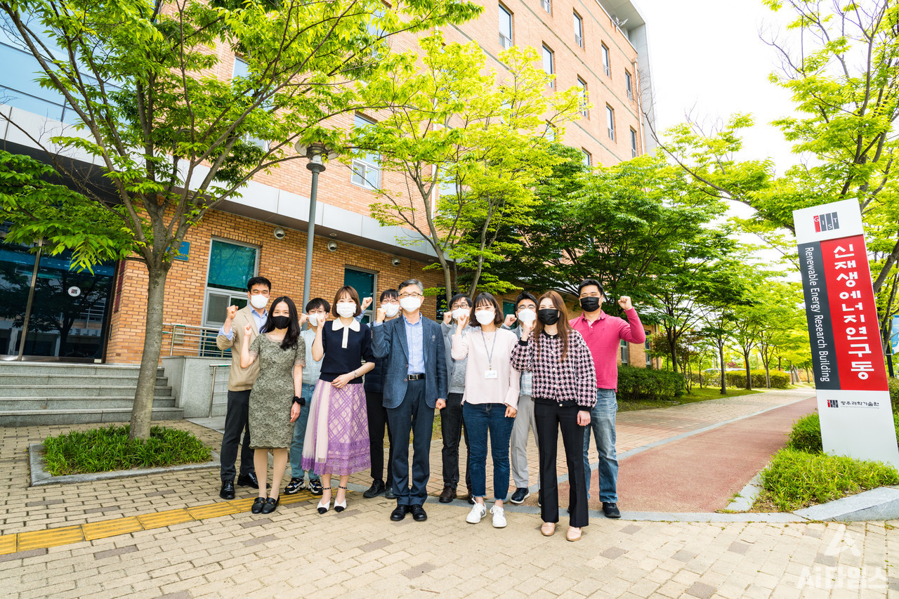 광주과학기술원(지스트‧GIST) 에너지밸리기술원 연구혁신팀 단체사진. (사진=지스트 제공).