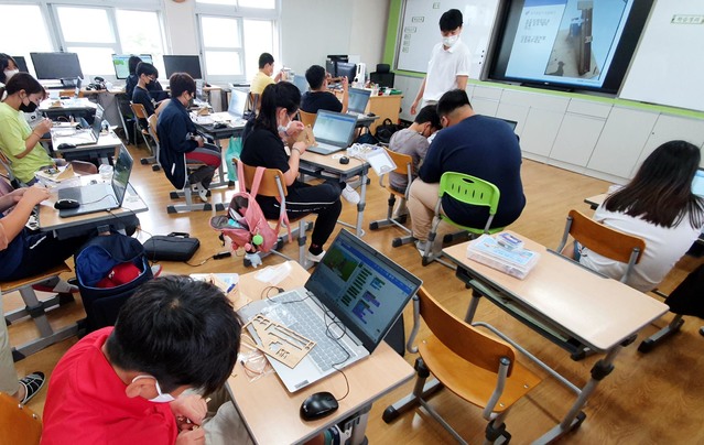 전남정보문화산업진흥원의 찾아가는 SW·AI 코딩 교실. (사진=진흥원 제공).