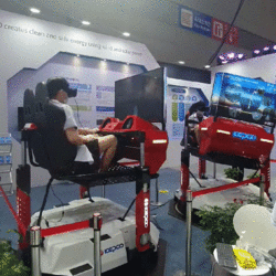 ‘SWEET 2021' 한국전력공사(KEPCO) 부스의 VR 체험 모습. (영상=윤영주 기자).