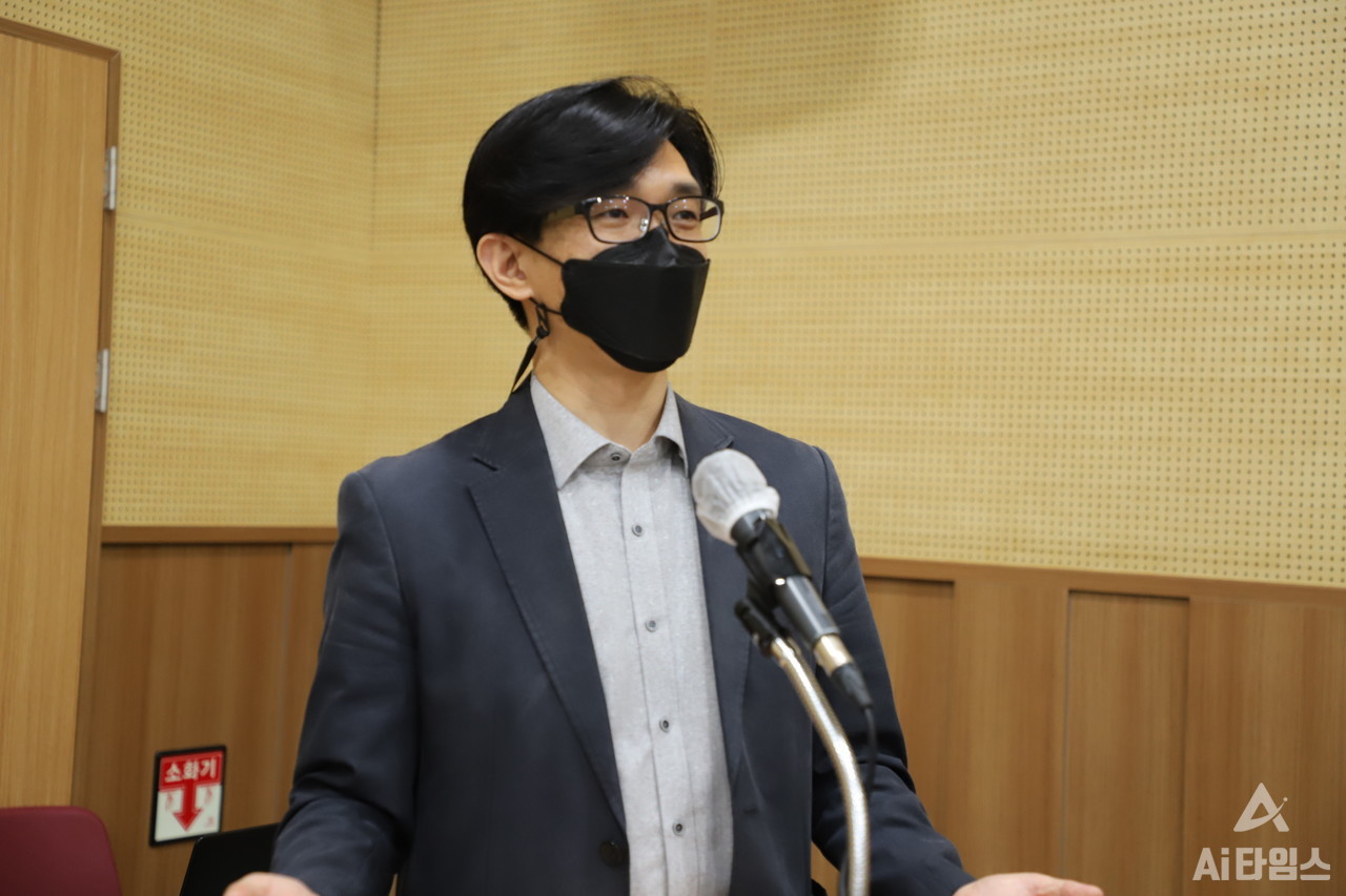 김용현 한국광기술원 센터장은  “신재생에너지 발전량 예측은 신재생에너지를 사고파는 프로슈머 경제에서도 꼭 필요한 요소이며, 재생에너지는 발전량 예측이 어려워 전력 계통 운영에서 큰 영향을 끼치고 있다”고 설명했다. (사진=구아현 기자).