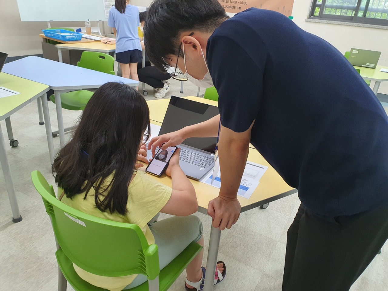 광주교육대학교 인공지능융합교육센터의 AI 체험활동 프로그램에 참가한 학생들 모습. (사진=광주교육대학교 제공).