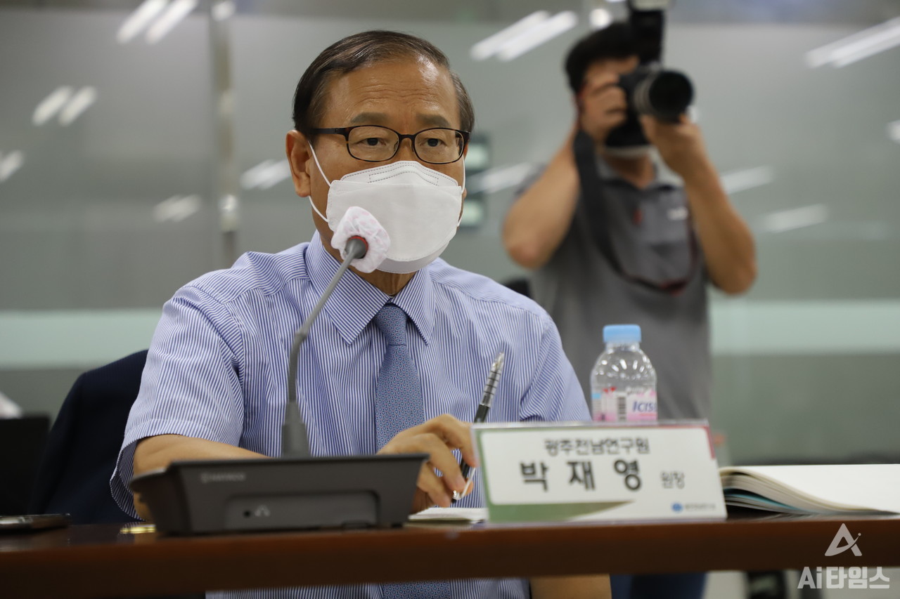  박재영 광주전남연구원장은 “전남은 고령층이 많아 블루 이코노미 프로젝트를 이해하기 쉽지 않다”며 “홍보를 강화해 도민들의 이해와 참여를 이끌어 내야 한다”고 말했다. (사진=구아현 기자).