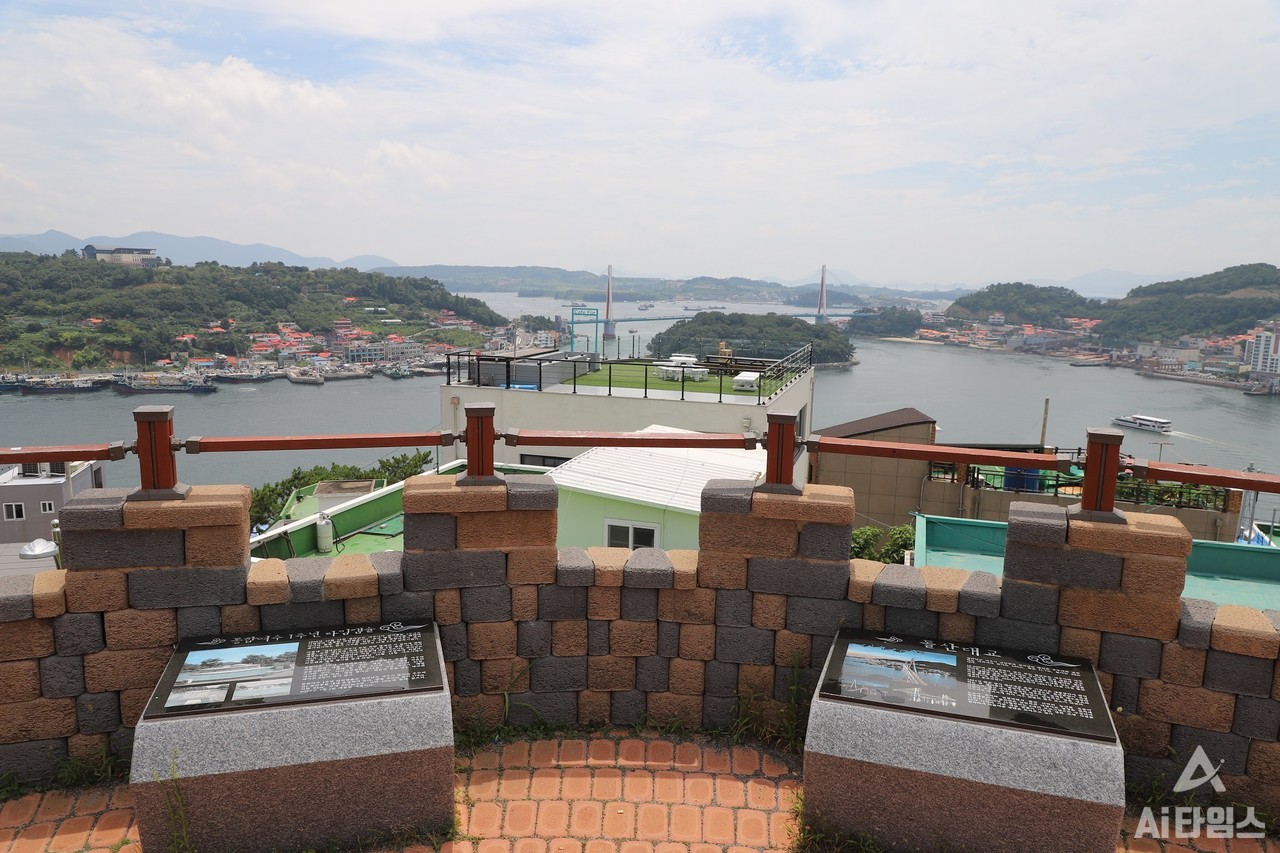 전남 여수 오포대 전망대에서 바라본 돌산대교.  (사진=구아현 기자).