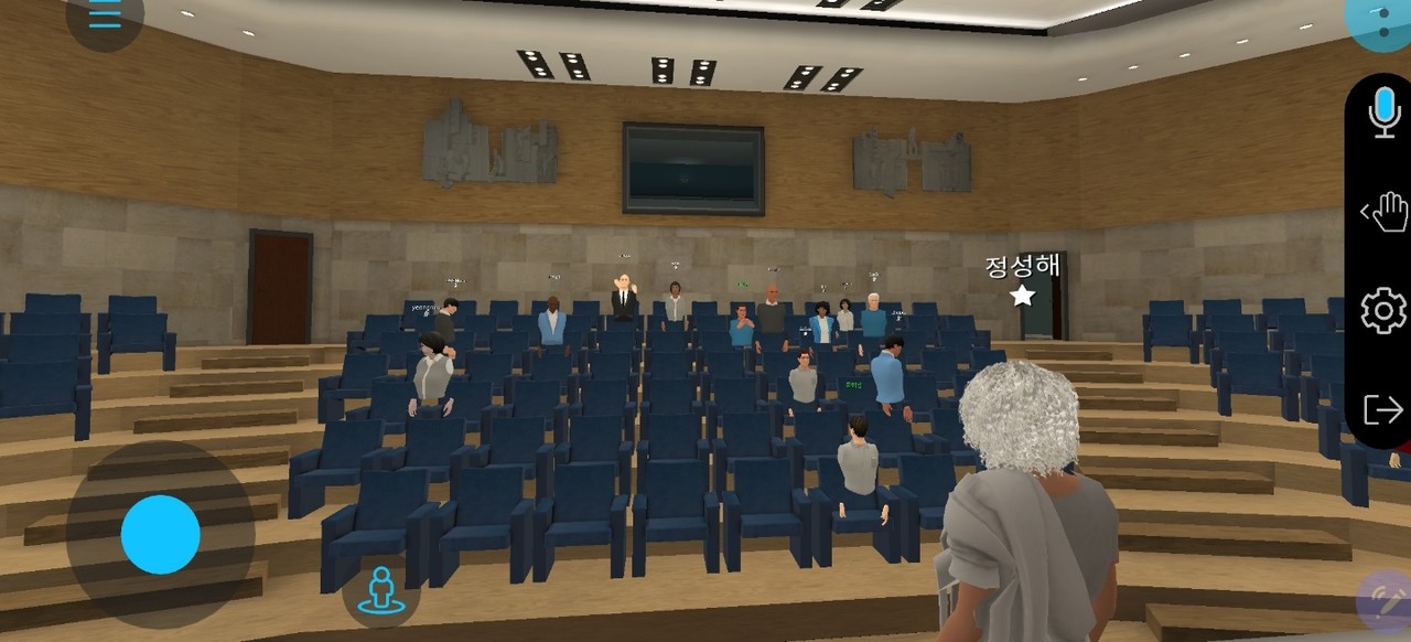 최근 광주 광산문화예술회관에서 중·고등학생 30명을 대상으로 메타버스 기반 뮤지컬 교육을 실시했다. 학생들은 VR 기기 등을 통해 플랫폼 속에 구축된 가상 무대 공간에서 자신의 아바타를 생성, 뮤지컬 수업에 참여했다. (사진=디캐릭 제공).