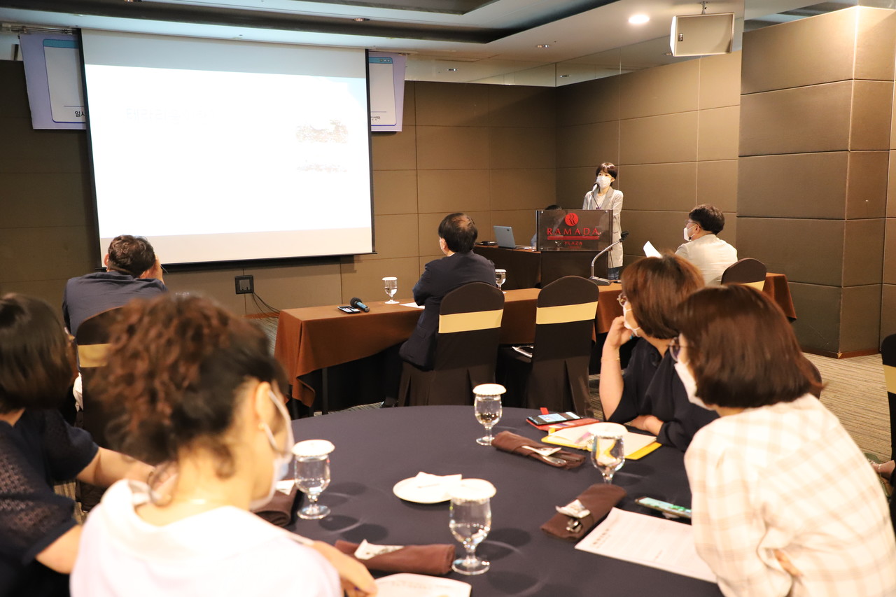 20일  광주 라마다 호텔 4층에서 광주창조경제혁신센터 '빅데이터 기반 e커머스 비즈니스 창업 과정’ 에 참여하는 예비 창업자들의 사업 아이템을 선보이는 '피칭 대회'가 열렸다.  이 과정은 경력단절 여성 대상으로 사회 재기를 위한 창업 기회를 지원한다. (사진=구아현 기자).
