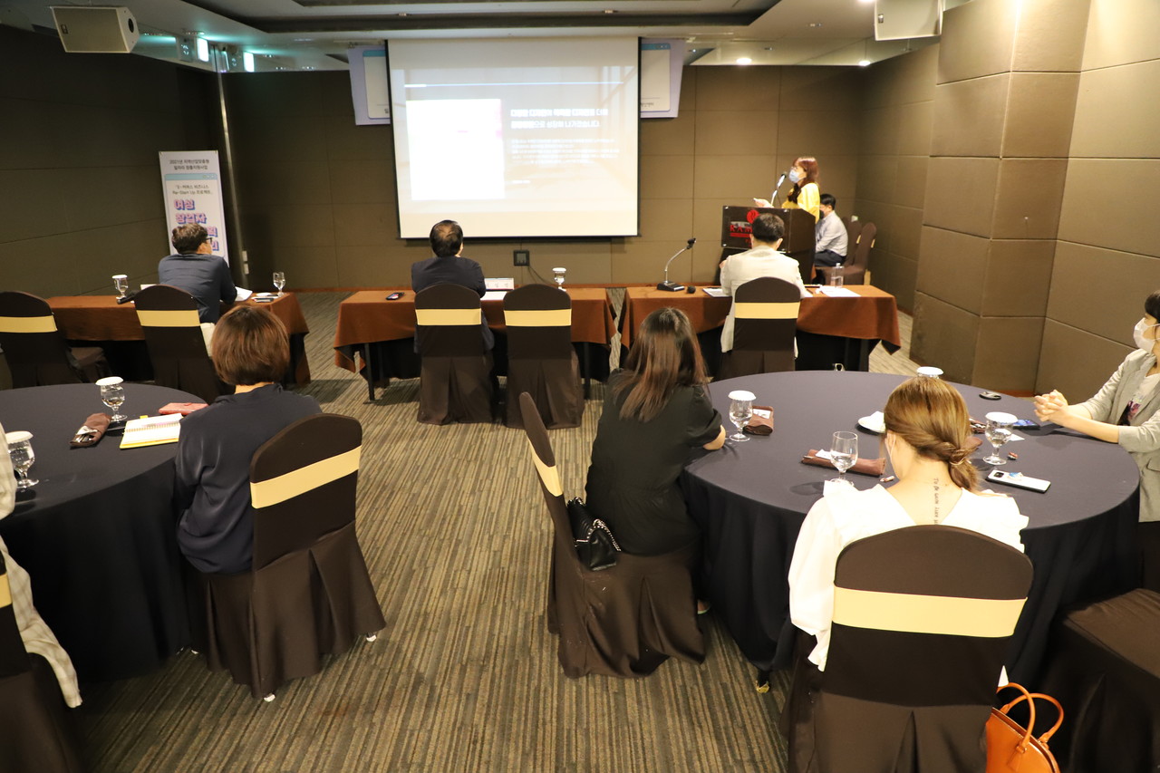 20일 광주 라마다 호텔 4층에서 열린 피칭대회에서 한 예비 창업자가 사업 아이템과 비전에 대해 프레젠테이션을 진행하고 있는 모습. (사진=구아현 기자).