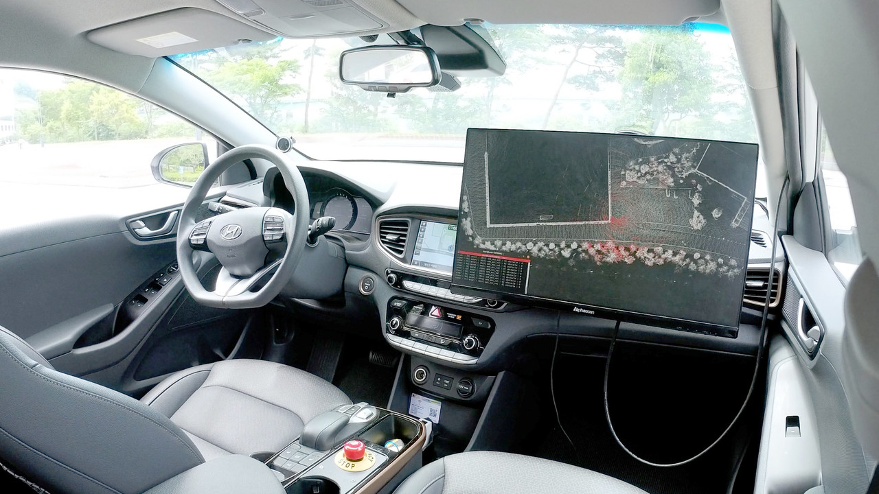 호남대학교가 과학기술정보통신부와 광주광역시가 주관한 인공지능중심 산업융합 집적단지 조성을 위한 ‘AI융합대학’ 지원 사업에 선정됐다고 6월 8일 밝혔다. 사진은 호남대 자율주행실습차 하운드X. (사진=호남대학교 제공). 