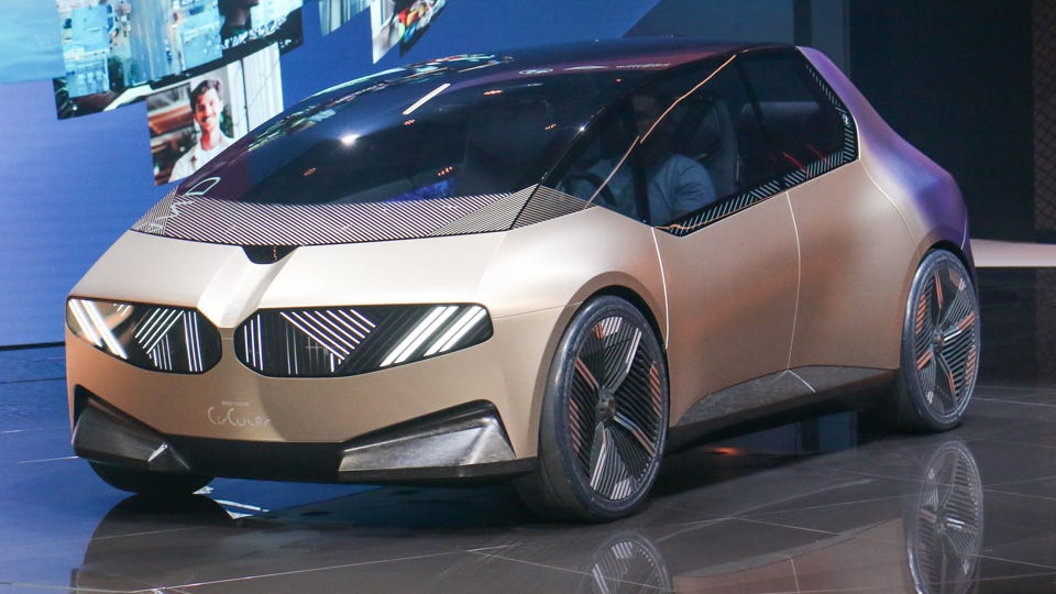 BMW가 IAA 모빌리티서 공개한 100% 재활용 소재로 만든 i비전서큘러. (사진=BMW).