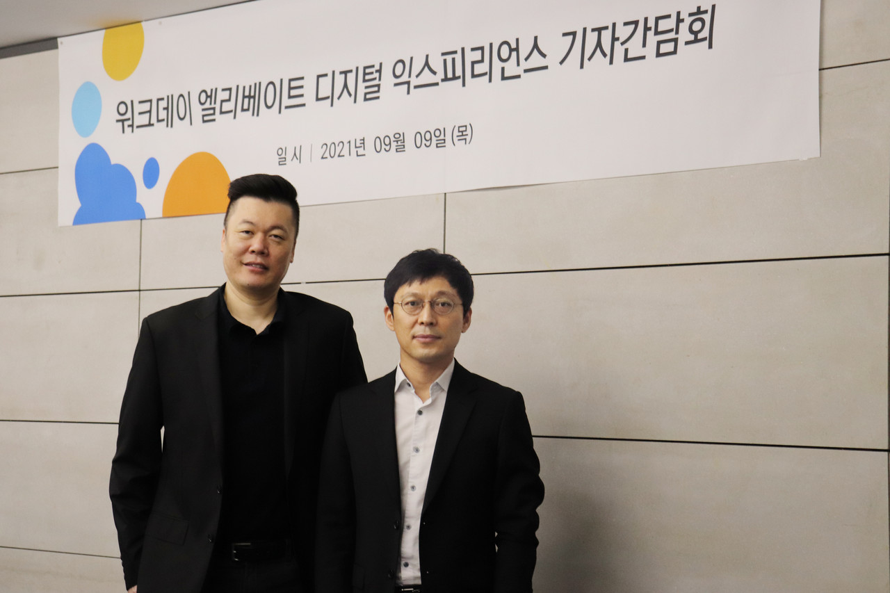  토니 박(Tony Park) 비바리퍼블리카의 피플앤컬처팀 리더(왼쪽)와 이상훈 워크데이 한국지사장(오른쪽). (사진=워크데이)