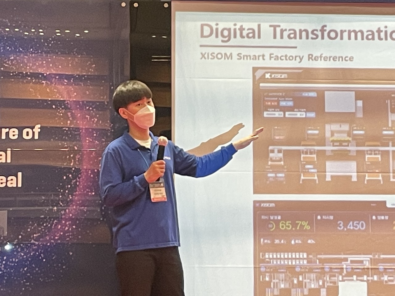 8일 코엑스에서 열린 스마트 팩토리 오토메이션 월드 2021 자이솜 세미나에서 업체 관계자가 '생산현장의 제조 데이터 수집 시스템 구축 및 AI의 필요성'에 대해 설명하고 있다. (사진=이하나 기자)