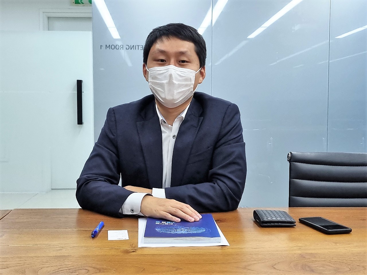 기자와 대담 중인 정요진 변호사(사진=박성은 기자)