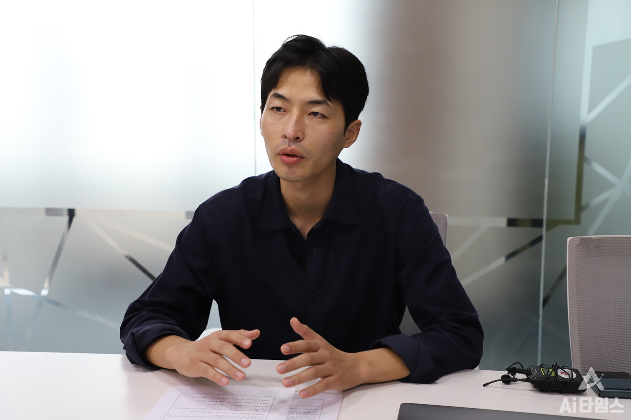 이헌영 대표가 창업계기에 대해 설명하고 있다. (사진=설재혁 감독).