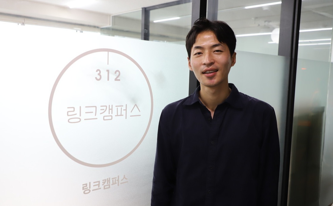 이헌영 링크캠퍼스 대표  AI타임스와의 인터뷰에서 "지역 기반 IT 플랫폼으로 시간·비용· 노력을 대폭 축소하는 경제적 동네를 만들 것"이라고 밝혔다. (사진=설재혁 감독).