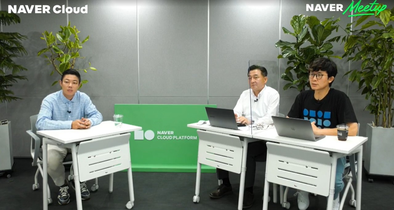 기자간담회에서 발표 중인 (왼쪽부터)네이버 홍보실 송의영 과장과 네이버클라우드 사업총괄 김태창 전무, 장범식 PaaS 서비스 개발 리더(사진=행사 캡처)