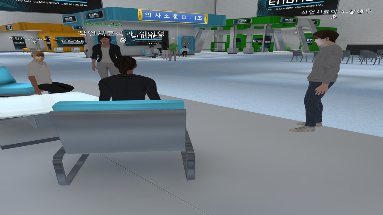 메타버스 플랫폼 컨퍼런스 홀에서 학생들이 조별 활동을 하고 있다. (사진=동신대학교 메타버스 수업 캡처).