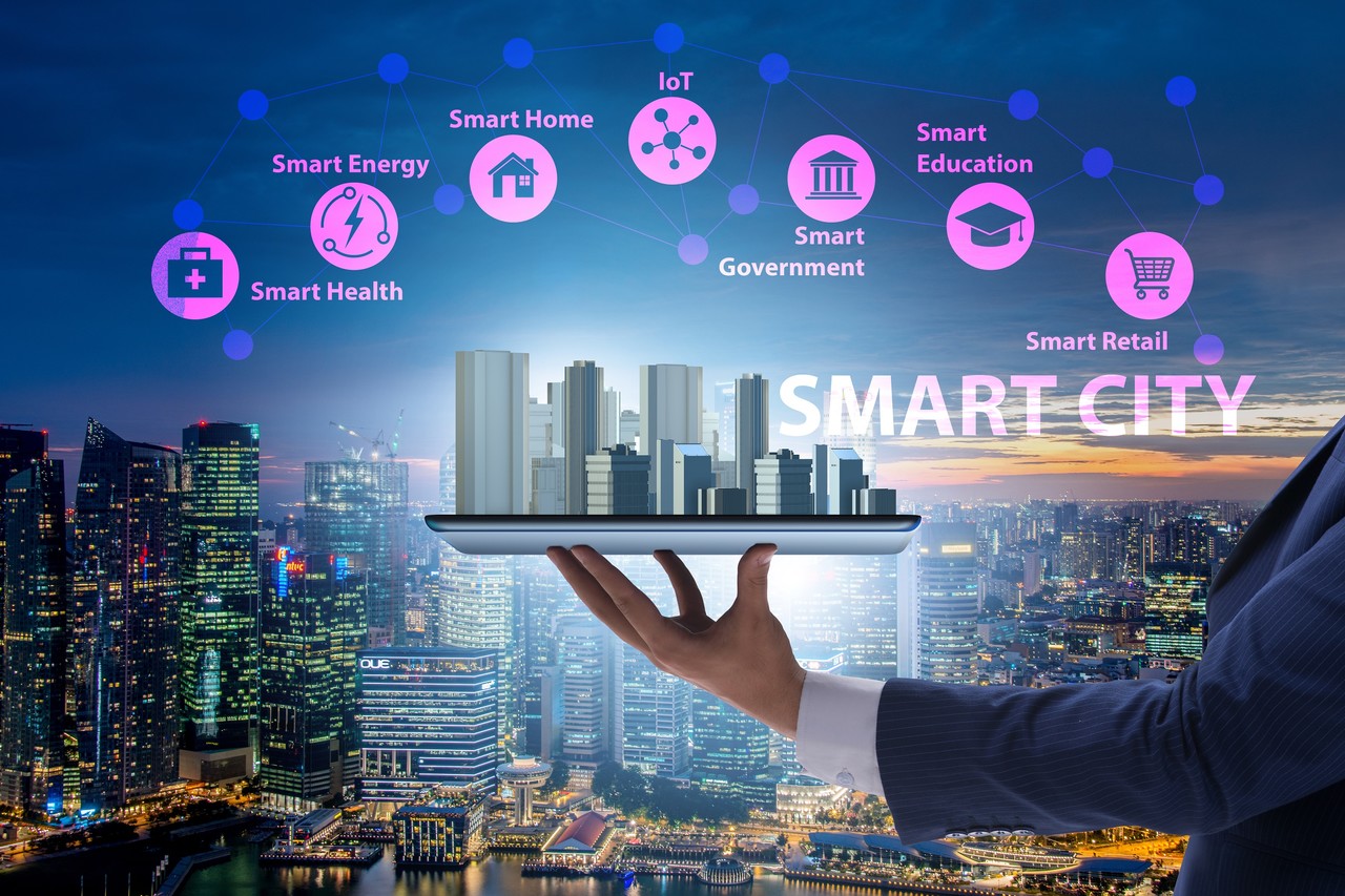 코로나19 사태가 장기화되면서 지역 밀착 서비스 시장이 빠르게 성장하고 있는 가운데 광주지역에서도 동네 기반 IT플랫폼이 늘어나고 있다. (사진=셔터스톡). 