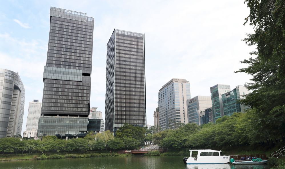 잠실에 위치한 미래형 AI 타워라 불리는 