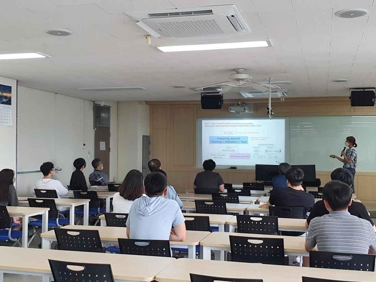 최예지 SIA 박사는 공주대 대기과학과 강사로 합류해 학생들에게 기상 관련 AI 기술을 지도하고 있다. (사진=SIA)