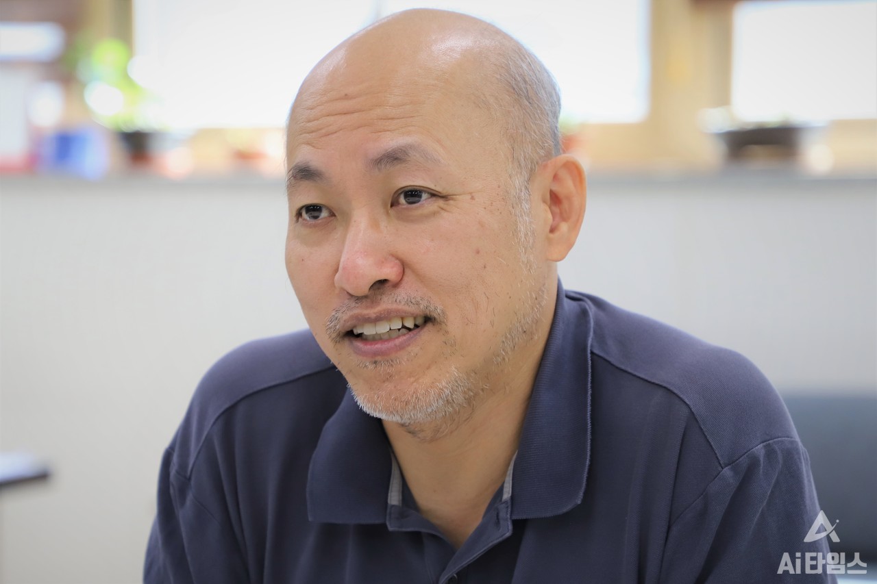 김종원 GIST AI대학원장은 "국내 산학연관 기업들을 위한 맞춤형 서비스 창출로 선순환하는 AI 생태계 태동에 이바지하기 위해 최선을 다하겠다"며 "GIST 슈퍼컴퓨팅센터가 국가 사이언스 네트워크의 성장을 위한 기초연구 및 산업기술 개발에 힘을 보탤 수 있을 것으로 기대한다"라고 강조했다.