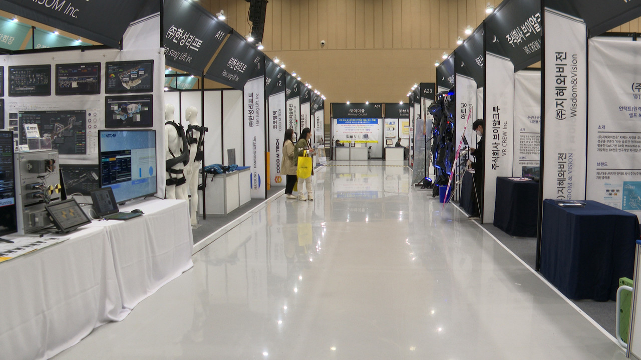 순천시가 처음 개최한 4차 산업혁명 박람회 '제1회 NEXPO in 순천(넥스포)'가 전남 순천생태문화교육원과 잡월드 인근 부지에서 열려 5일간의 여정을 마무리했다.  19일 한산한 박람회 모습. (사진=나호정 기자).