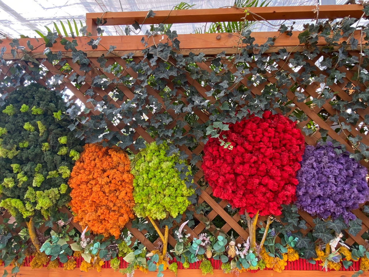 힐링정원에 조성된 색색의 식물로 표현한 나무. (사진=박혜섭 기자). 