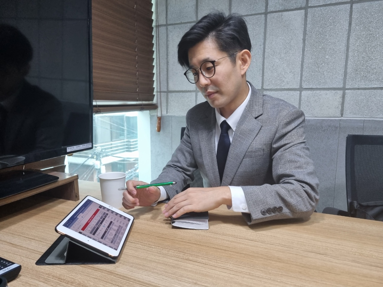 시야인사이트 제품 작동 방식을 설명 중인 임형준 대표(사진=박성은 기자)
