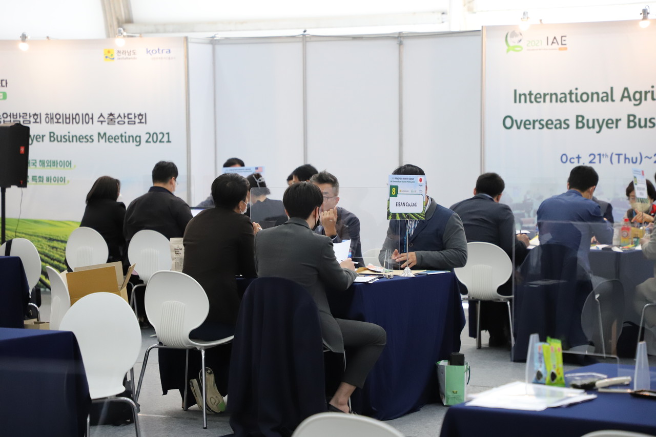 국해외바이어 수출상담회에서 해외 바이어들을 대상으로 상담이 진행됐다. (사진=나호정 기자).