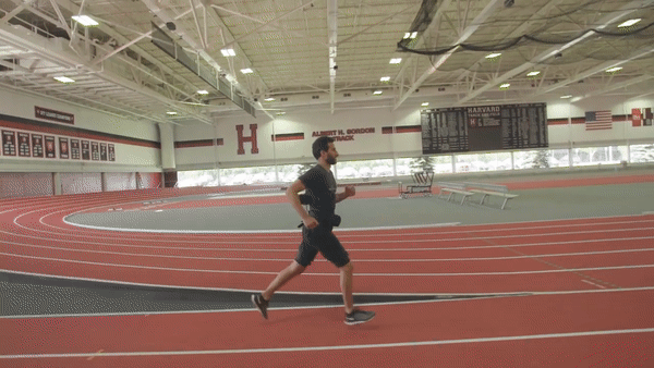 하버드대학교의 웨어러블 로봇 '소프트 엑소수트(Soft Exosuit)'. (영상=하버드대학교 유튜브 채널).