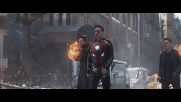 영화 '어벤져스 인피니티 워(2018)'에서 아이언맨이 나노 슈트를 입는 장면. (영상=Marvel Universe Entertainment 유튜브).