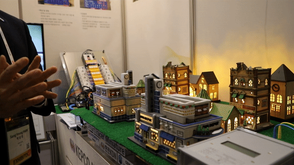 한전KDN 관계자가 지중배전선로에 관한 내용을 설명하고 있다. (사진=나호정 기자).