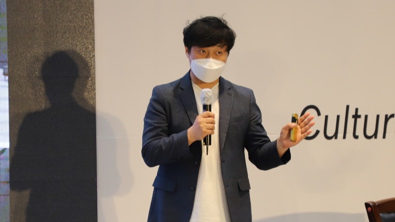 17일 국립아시아문화전당(ACC) 문화정보원 국제회의실에서 열린 문화유산과 디지털 융합 'ACT 페스티벌'에서 김인 기술 감독이 실감라이브 공연 '비비런'의 제작 과정에 대해 발표하고 있다. (사진=나호정 기자).