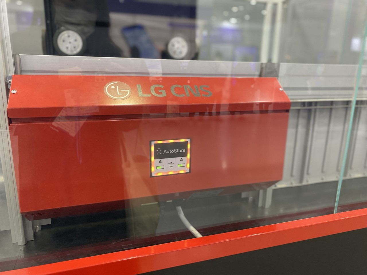 LG CNS와 Autostore 로고. (사진=김미정 기자)