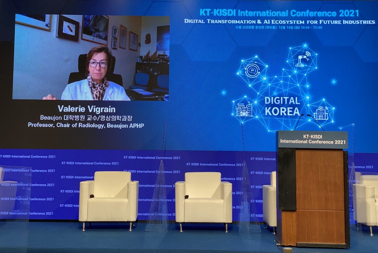 'KT·KISDI 인터내셔널 컨퍼런스 2021'에서 발언 중인 비그레인 과장. (사진=김미정 기자)