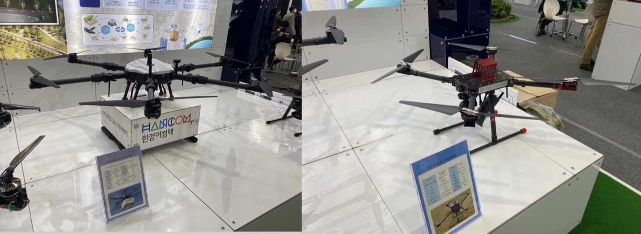세종시 부스. (왼)음식 배송 드론과 (오) 건설현장 드론. (사진/편집=김미정 기자)