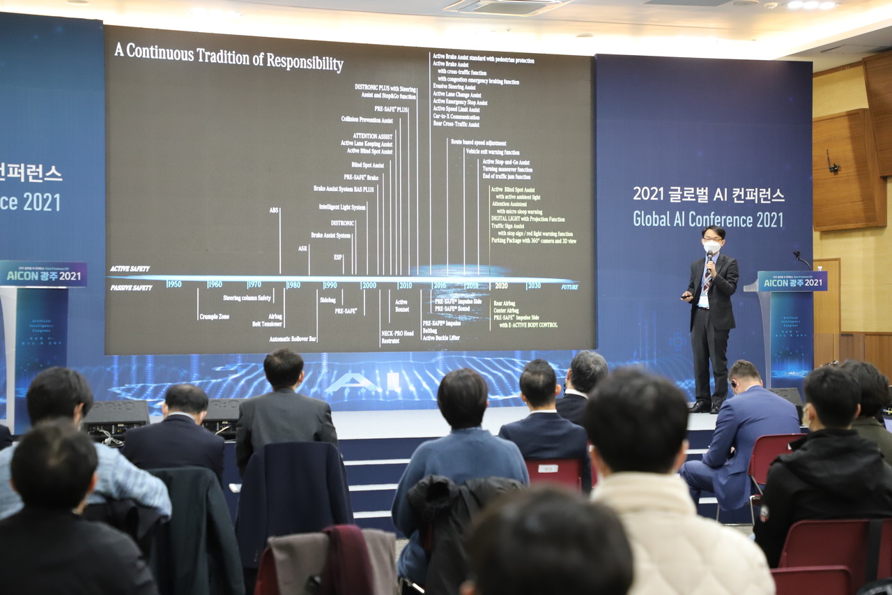 김홍종 상무가 메르세데스 벤츠가 구현한 레벨3 자율주행에 대해 이야기 하고 있다. (사진=유형동 기자).
