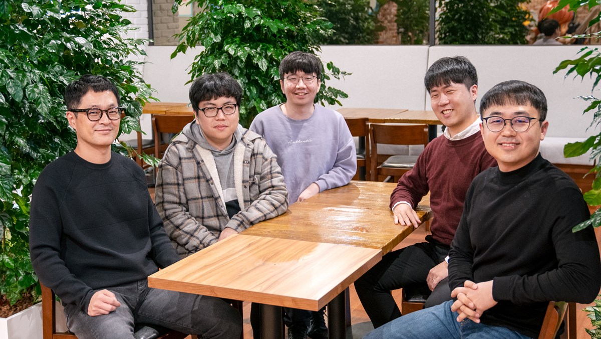 왼쪽부터 넷마블 AI센터 오인수 실장, 최대근, 강신동, 조영박, 안수남 팀장 사진. (출처=넷마블)