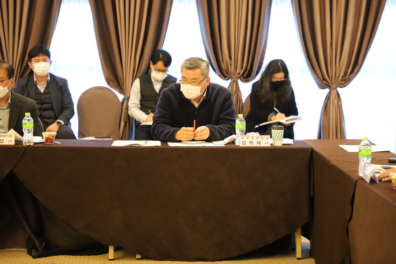 한국전력 김학재 실장은 인력부족에 대해 낮은 급여와 주거시설 등의 문제를 지적했다. (사진=나호정 기자).