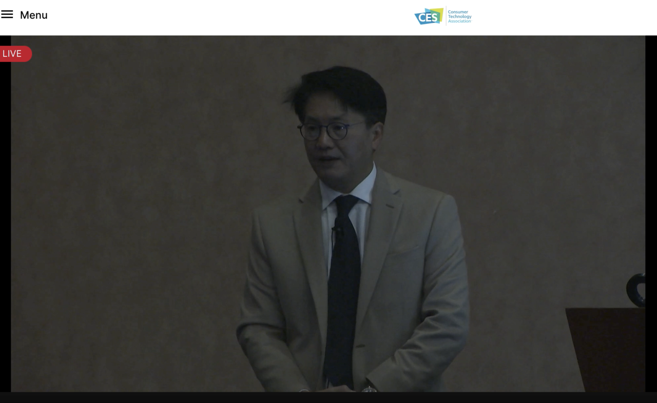 기자 질문에 답변 중인 김창주 바디프랜드 미주법인장. (출처=CES 2022 행사 캡처)