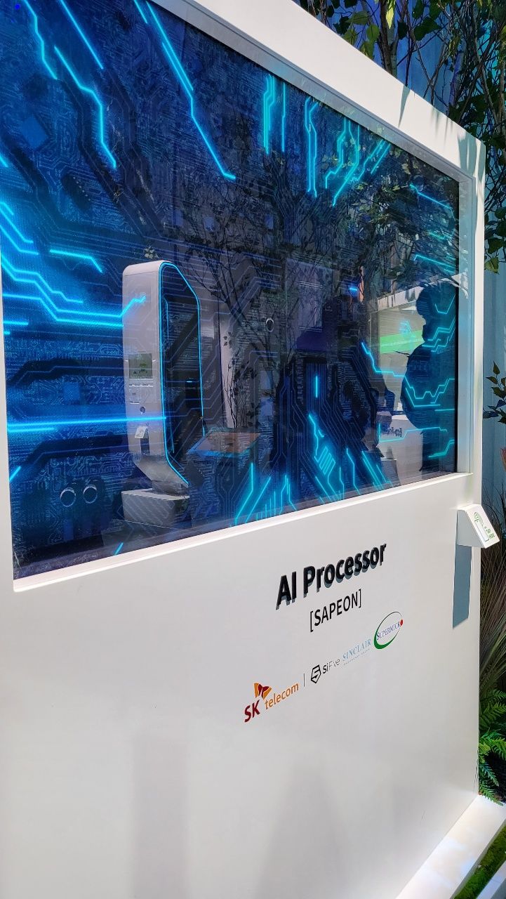 SK텔레콤이 선보인 AI 반도체 사피온. 