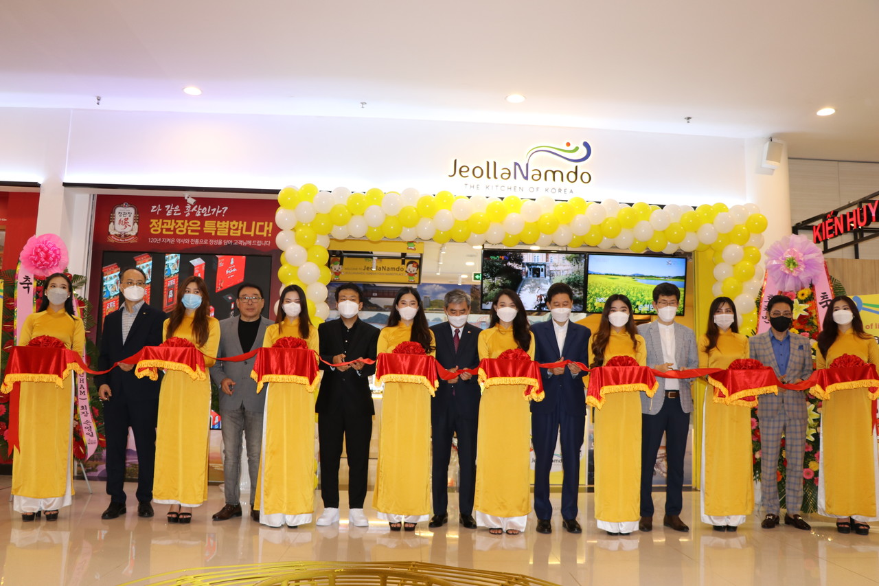 전남도는 지난해 11월 베트남 호치민에 전남식품상설매장을 입점시키는 등 식품산업 판로개척에 박차를 가하고 있다. (사진=전남도 제공).