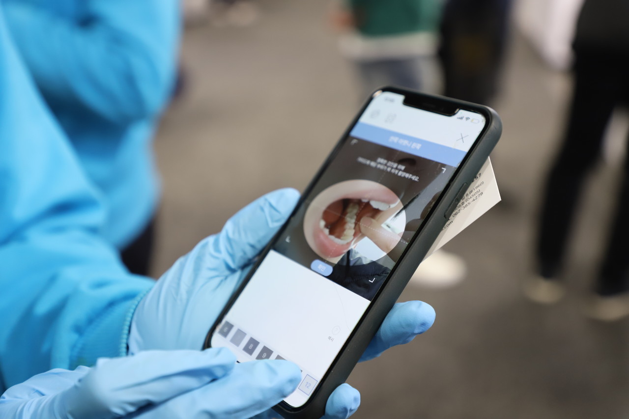 큐티티가 선보인 AI 구강 건강 관리 플랫폼 이아포. 