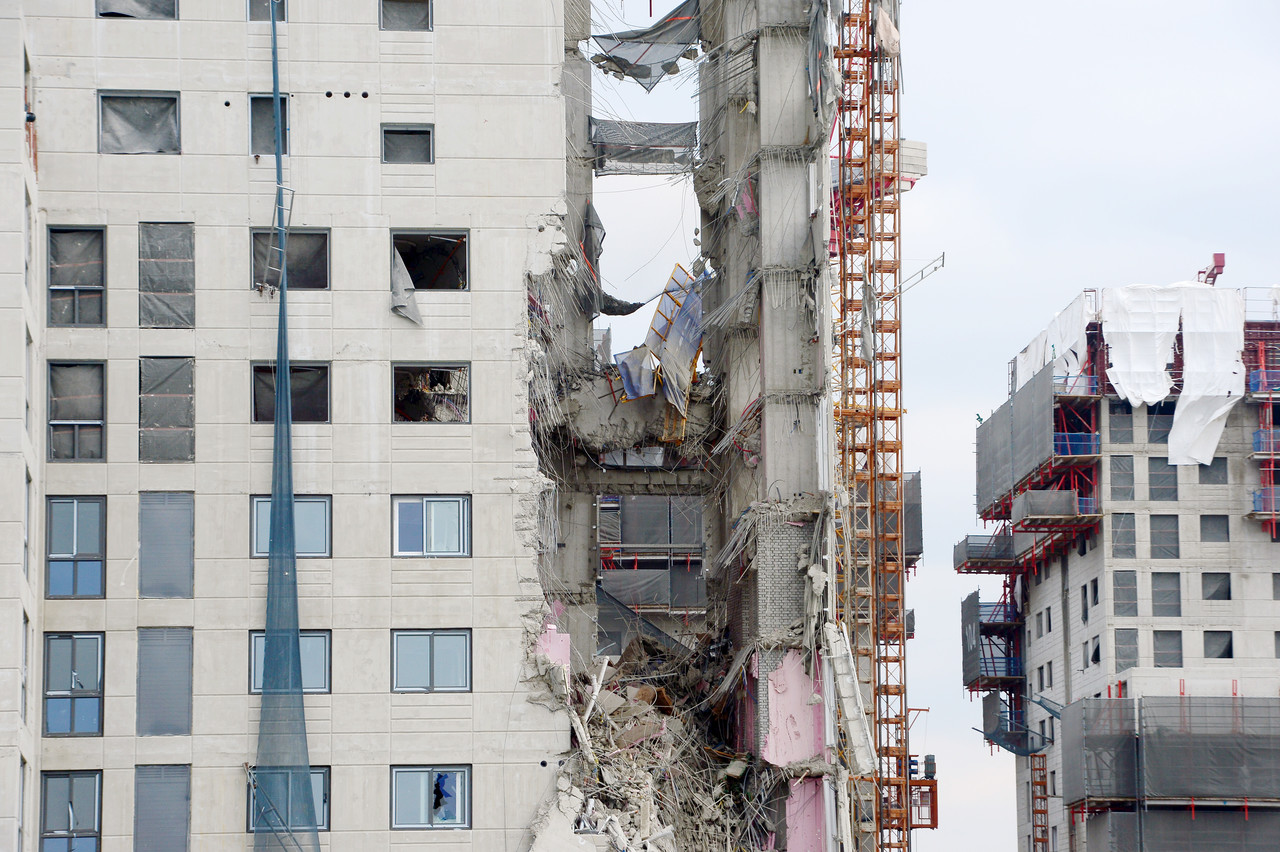 지난 11일 오후 3시46분쯤 광주 서구 화정동의 한 아파트 공사현장에서 외벽 붕괴 사고가 발생했다. 사진은 사고가 발생한 아파트 공사현장 모습.2022.1.12/뉴스1