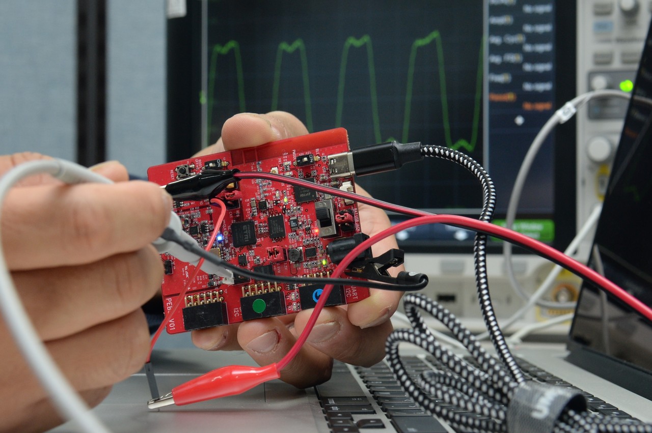 ETRI가 RISC-V 기반으로 반도체 칩을 쉽고 빠르게 설계할 수 있는 RVX 플랫폼을 개발했다. (출처=ETRI)