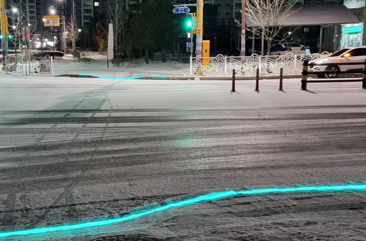 녹색 신호의 경우 바닥에 녹색 LED등이 표시된다. (사진=나주시 제공).