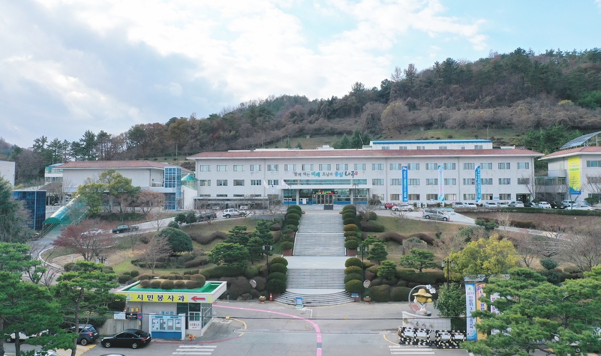 전남 나주시가 빛가람 혁신도시에 '스몸비족'의 보행 안전을 위해 '스마트 횡단보도'를 설치했다. (사진=나주시 제공).