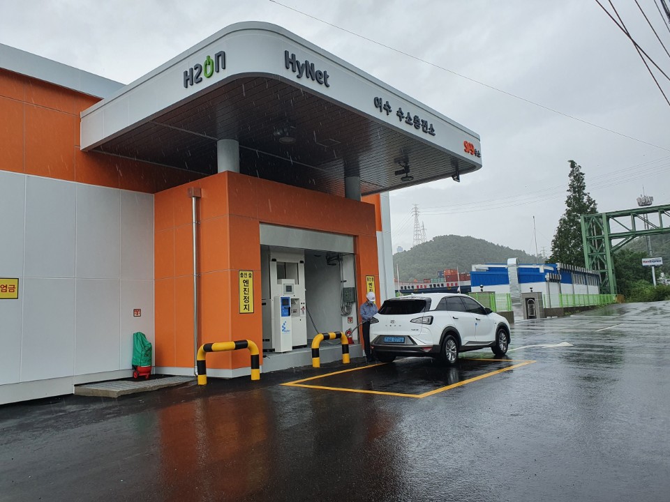 전남 여수 국가산단에 있는 수소충전소. 여수시는 '수소전기자동차 구매보조금' 지원을 통해 미세먼지 저감과 수소산업도시 기반 구축에 속도를 낼 예정이다. (사진=여수시 제공).