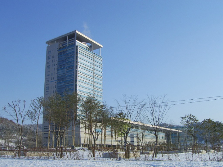 전남도청사 전경. 전남도는 전국 지자체 최초로 원스톱 스마트관광 실현을 위해 '전남관광플랫폼' 구축에 나선다고 밝혔다. (사진=전남도 제공).