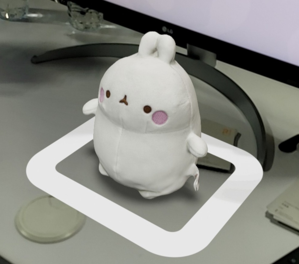 CES 2022에서 AR 커머스 솔루션 기업 ‘리콘랩스'가 선보인 차세대 AR 커머스 서비스형 소프트웨어(SaaS) ‘플리카(PlicAR)’로 구현한 AR 상품 구현 모습. (사진=리콘랩스 제공).