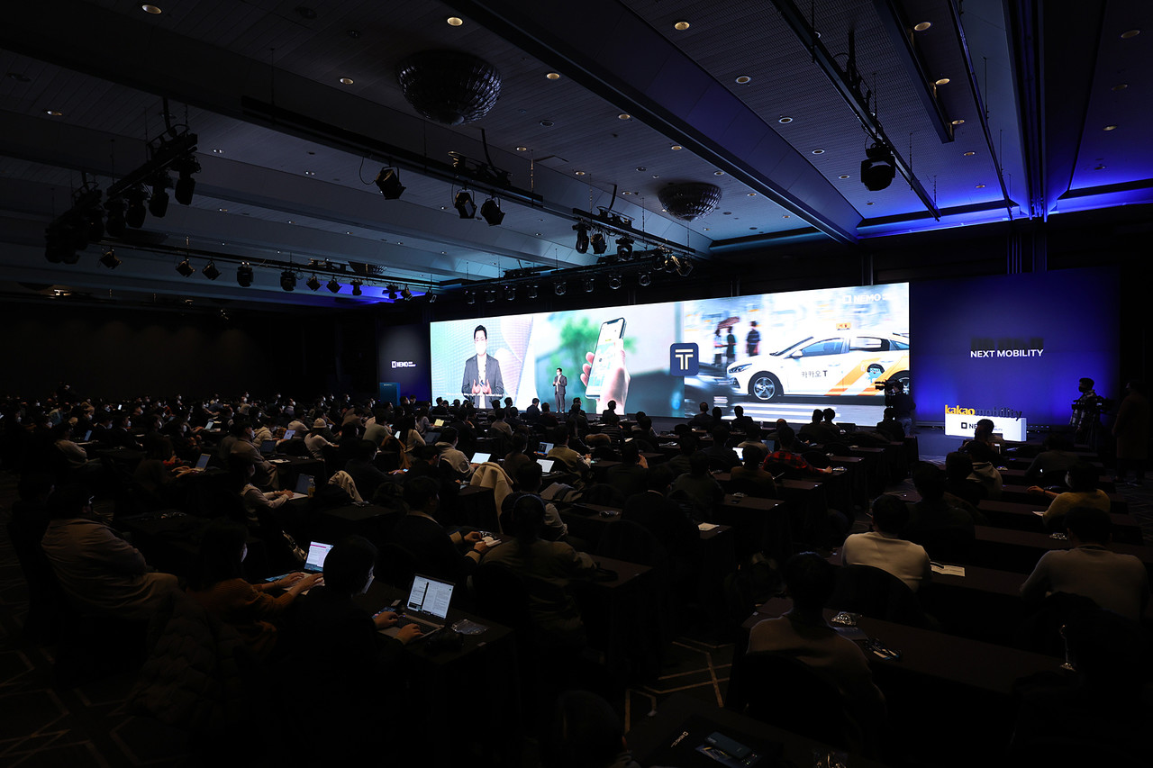 서울 코엑스에서 열린 NEXT MOBILITY: NEMO 2022에서는 확장된 모빌리티 기술 산업과 미래 비전에 대해 다뤘다. 온라인으로도 시청 가능하다. (사진=카카오모빌리티)